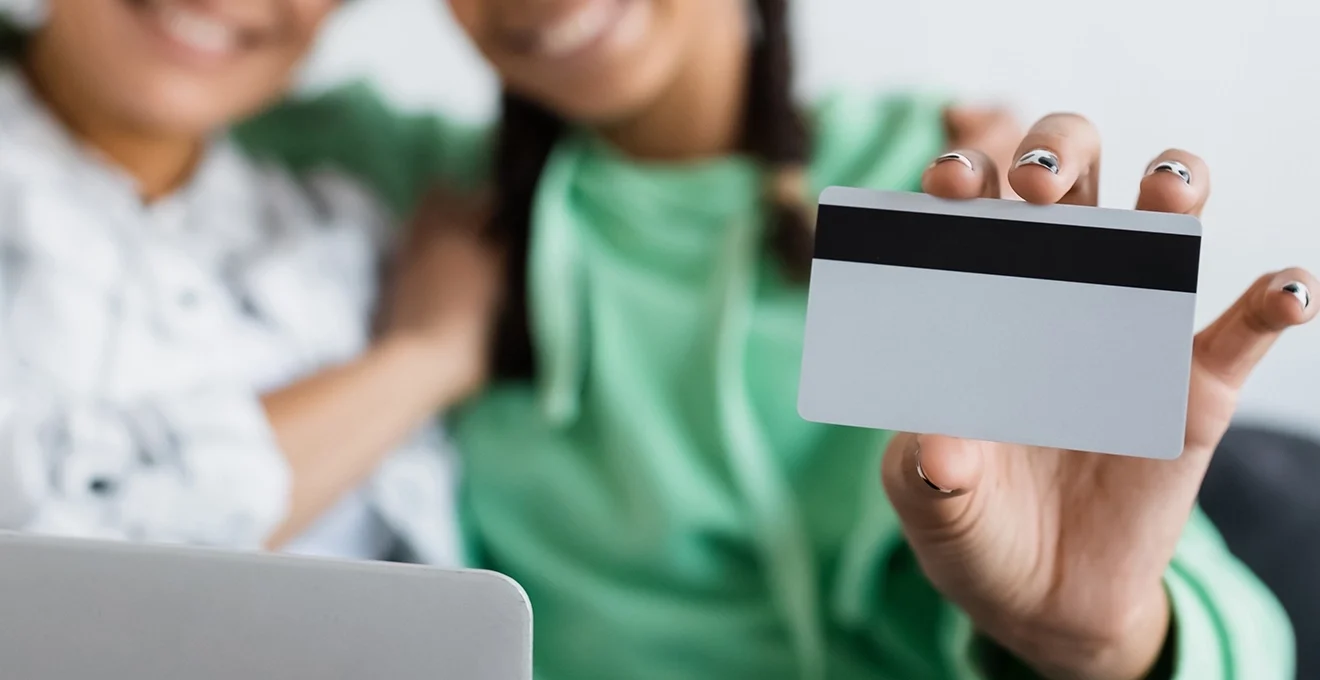 la-carte-bancaire-mineur-societe-generale-peut-elle-responsabiliser-les-adolescents